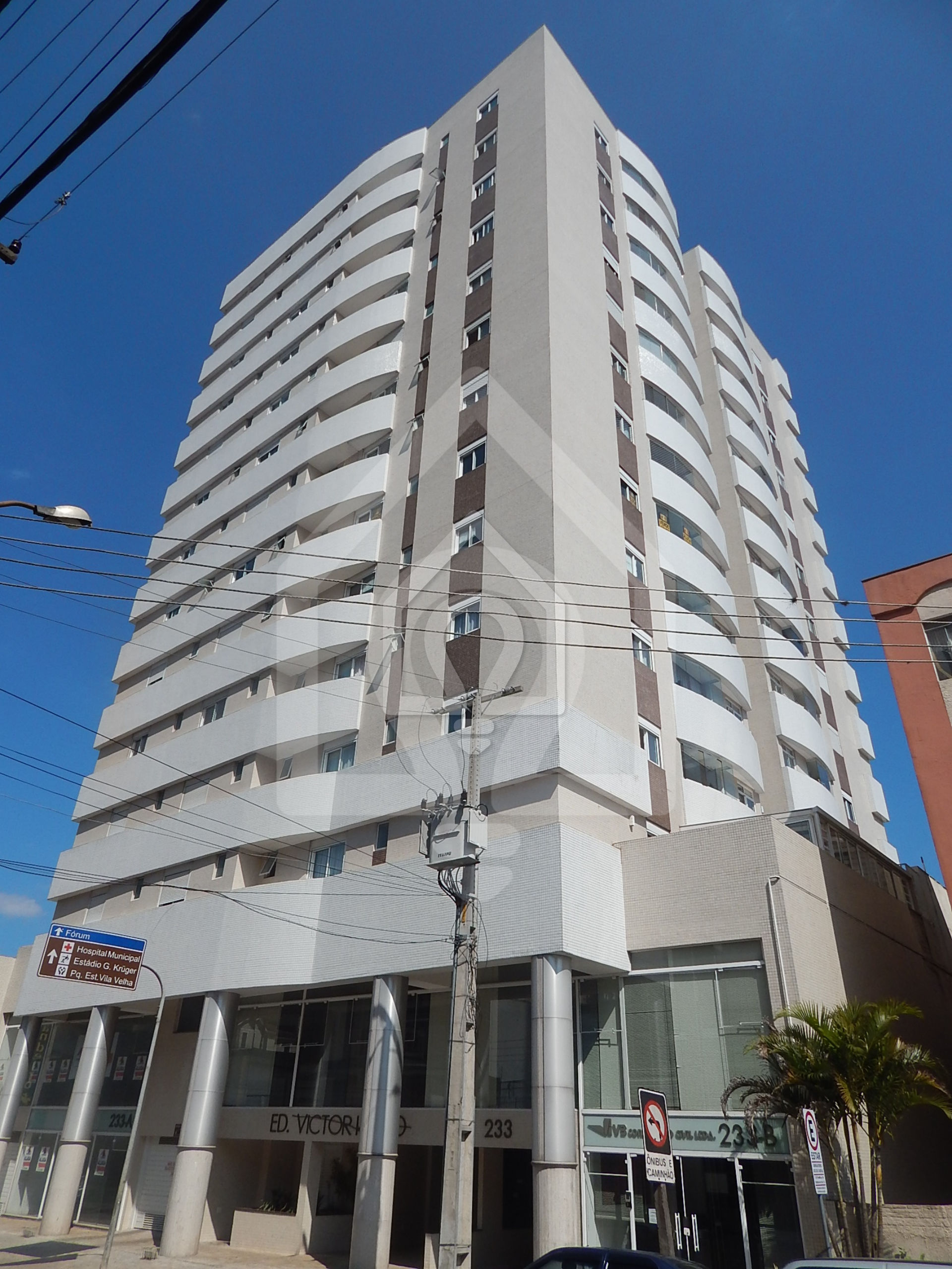 APARTAMENTO À VENDA NO CENTRO - EDIFÍCIO VICTOR HUGO