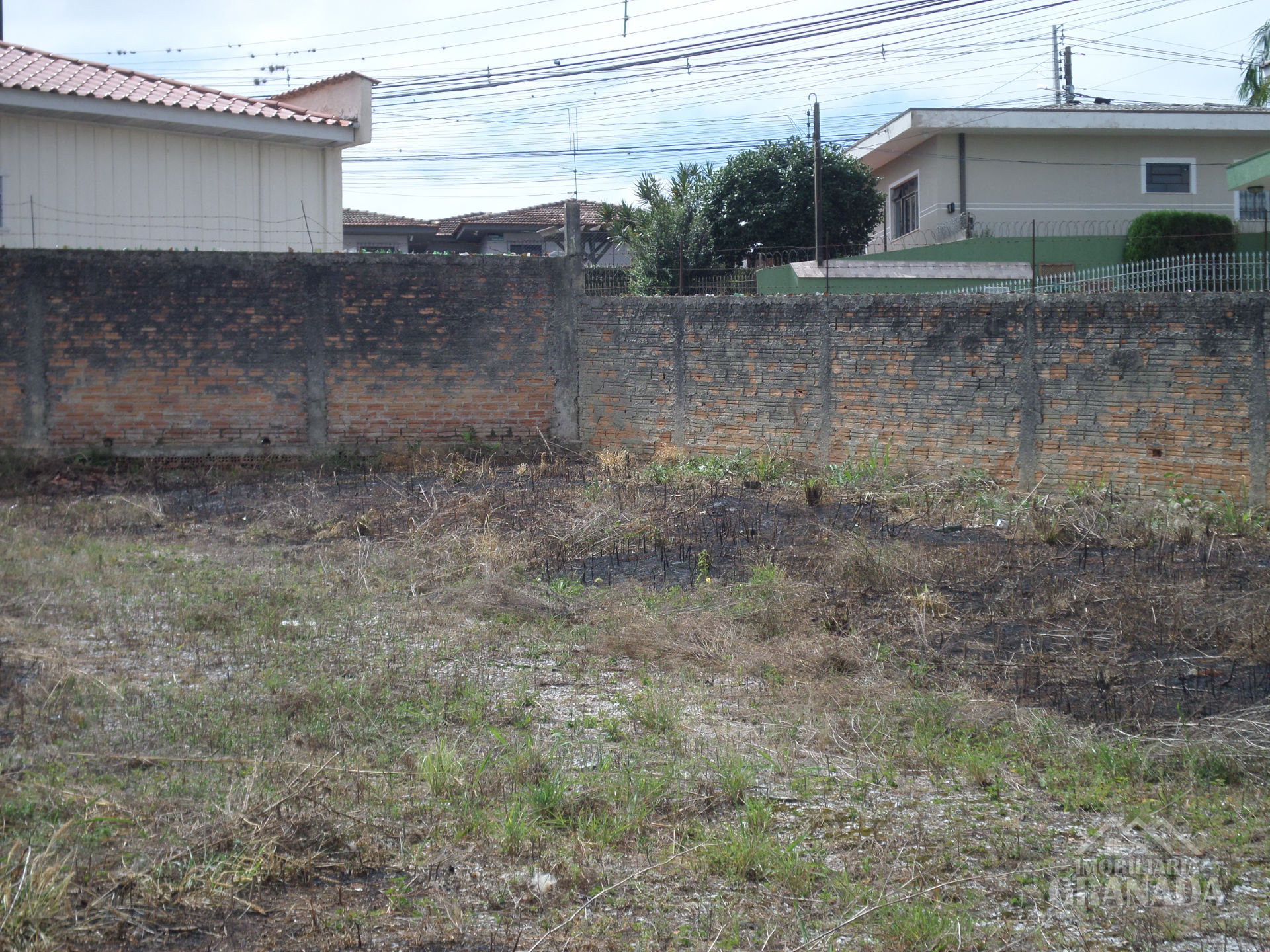 Terreno à venda de esquina em Uvaranas