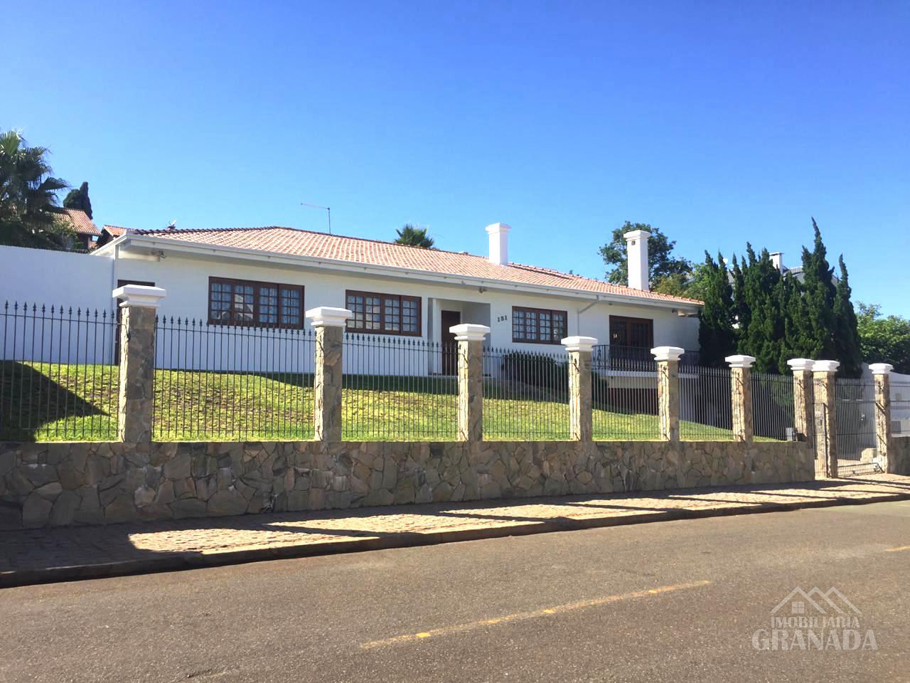 Casa à venda no Jd. América 