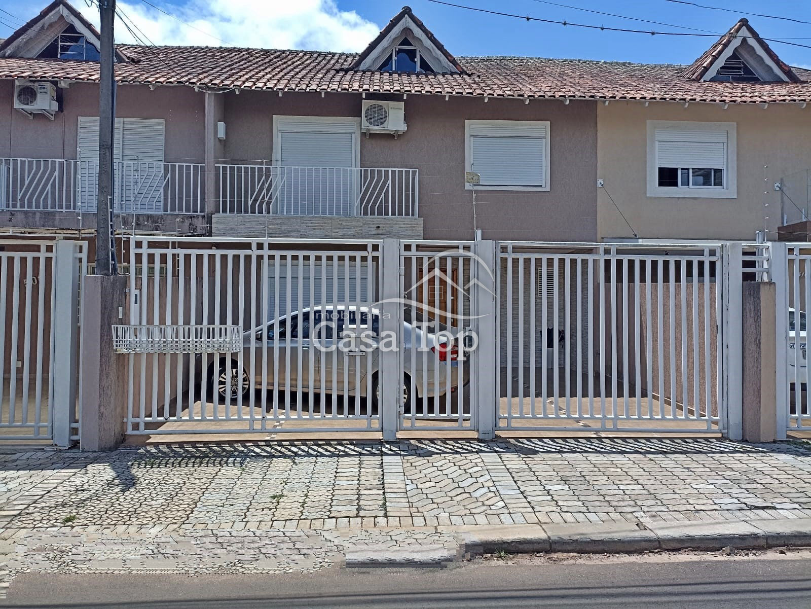 Sobrado semimobiliado à venda na Vila Estrela