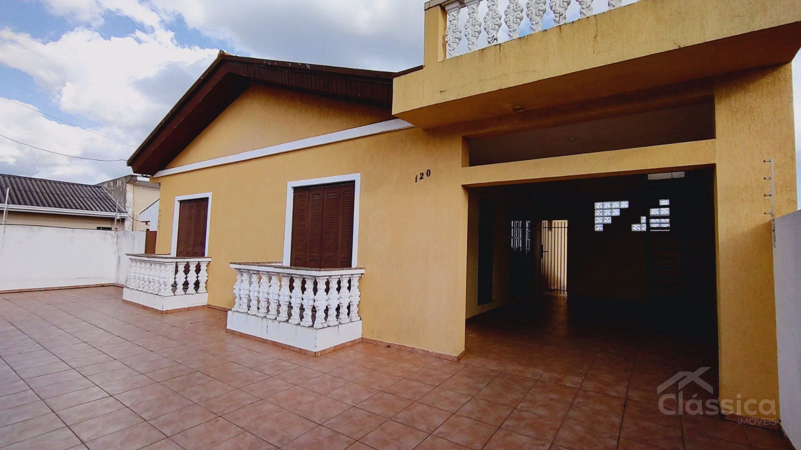 Casa comercial à venda em Uvaranas