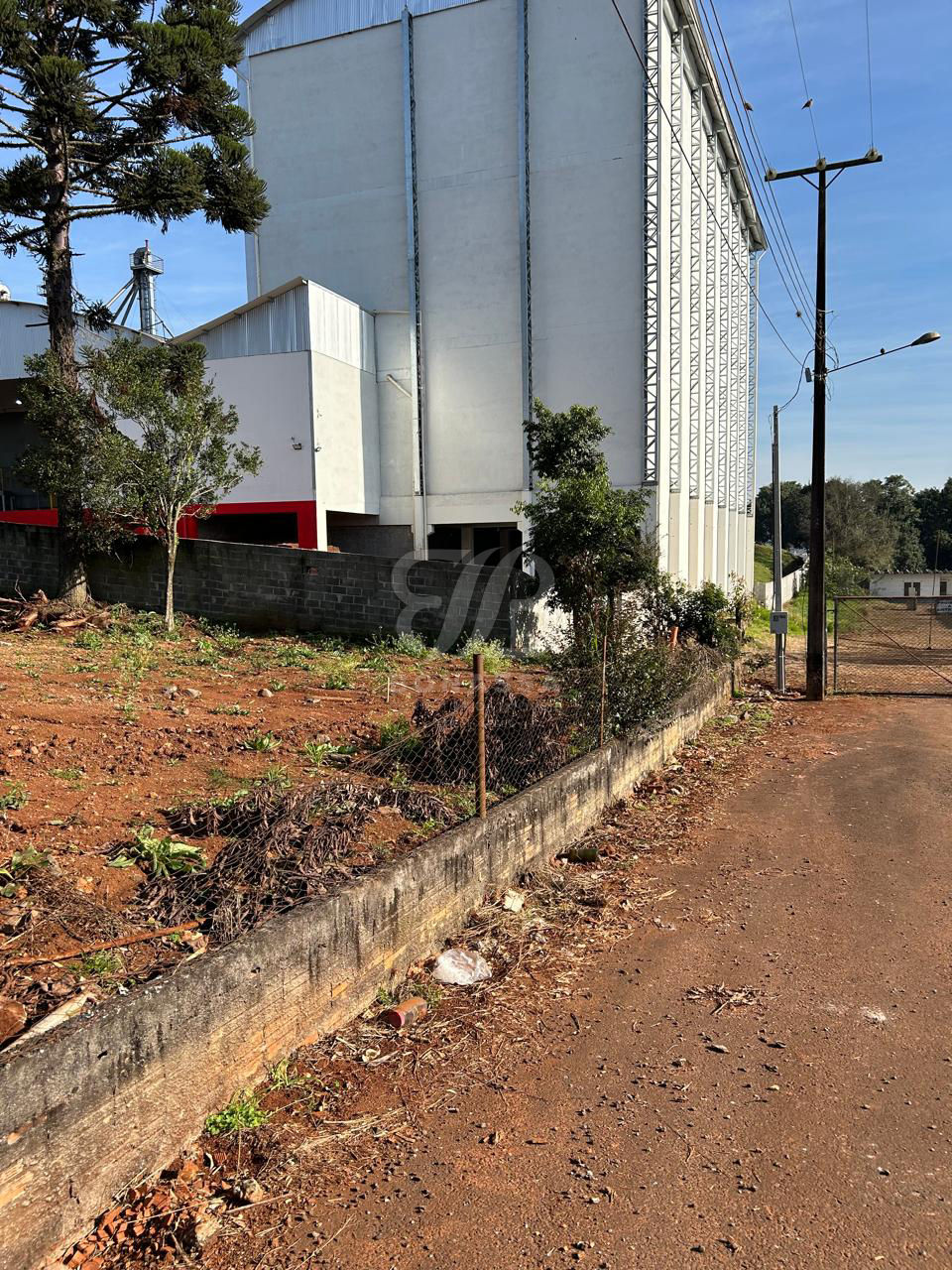 Terreno à venda no Jardim Floresta