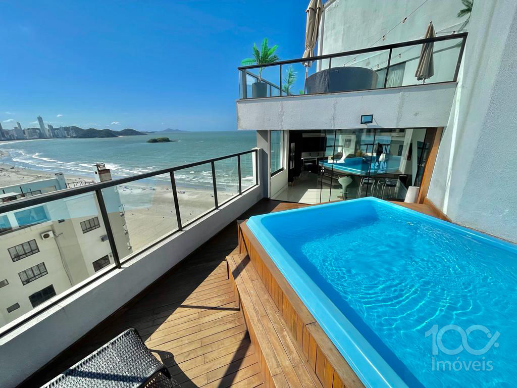 Cobertura no Edifício Ilha de Itacuruça Frente Mar em Balneário com 623m²