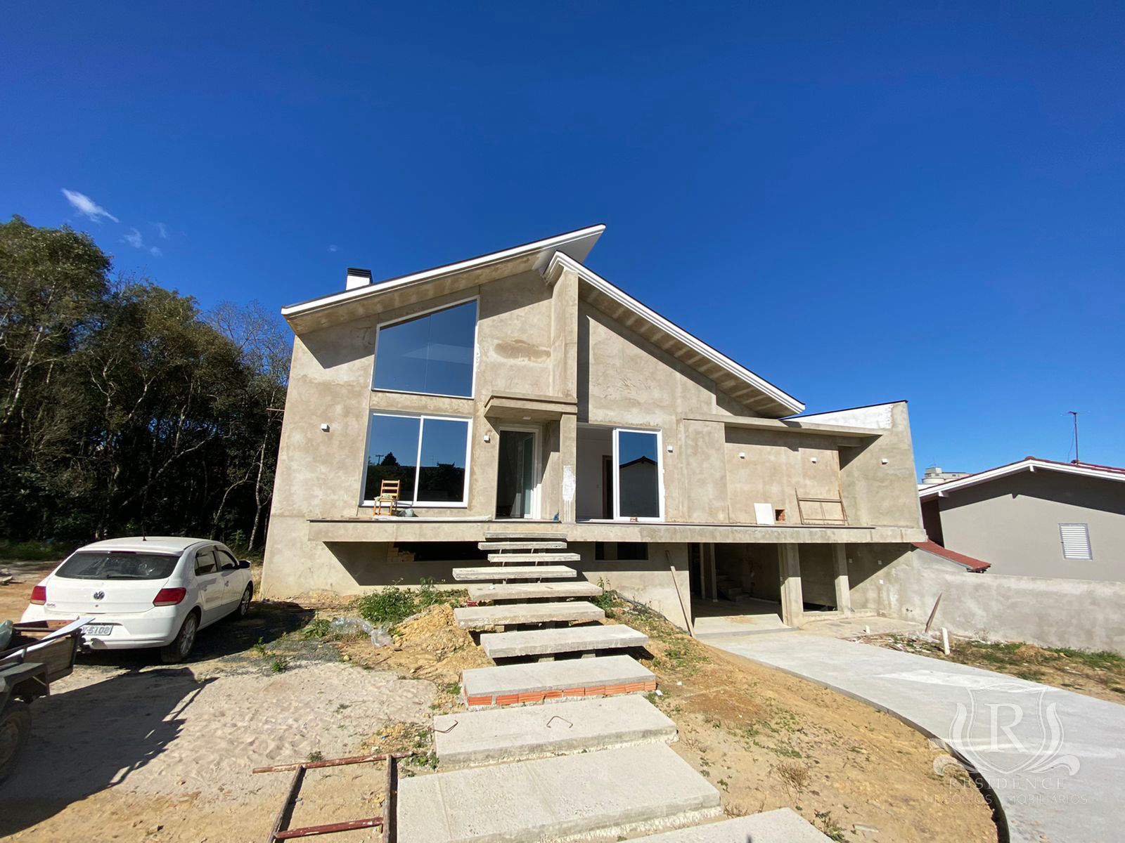 Excelente Casa em alto padrão de acabamento no Centro disponível à Venda!